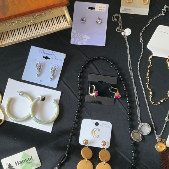 Silverfox Jewelry, 30 Assorted Necklaces, Earrings, Brooches,Bracelets , $30 - Picture 2 of 9
